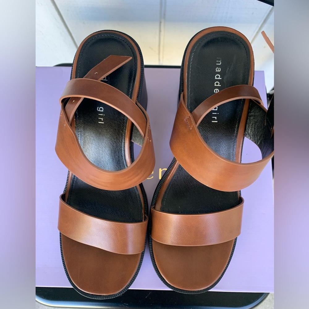 Sandals with heel